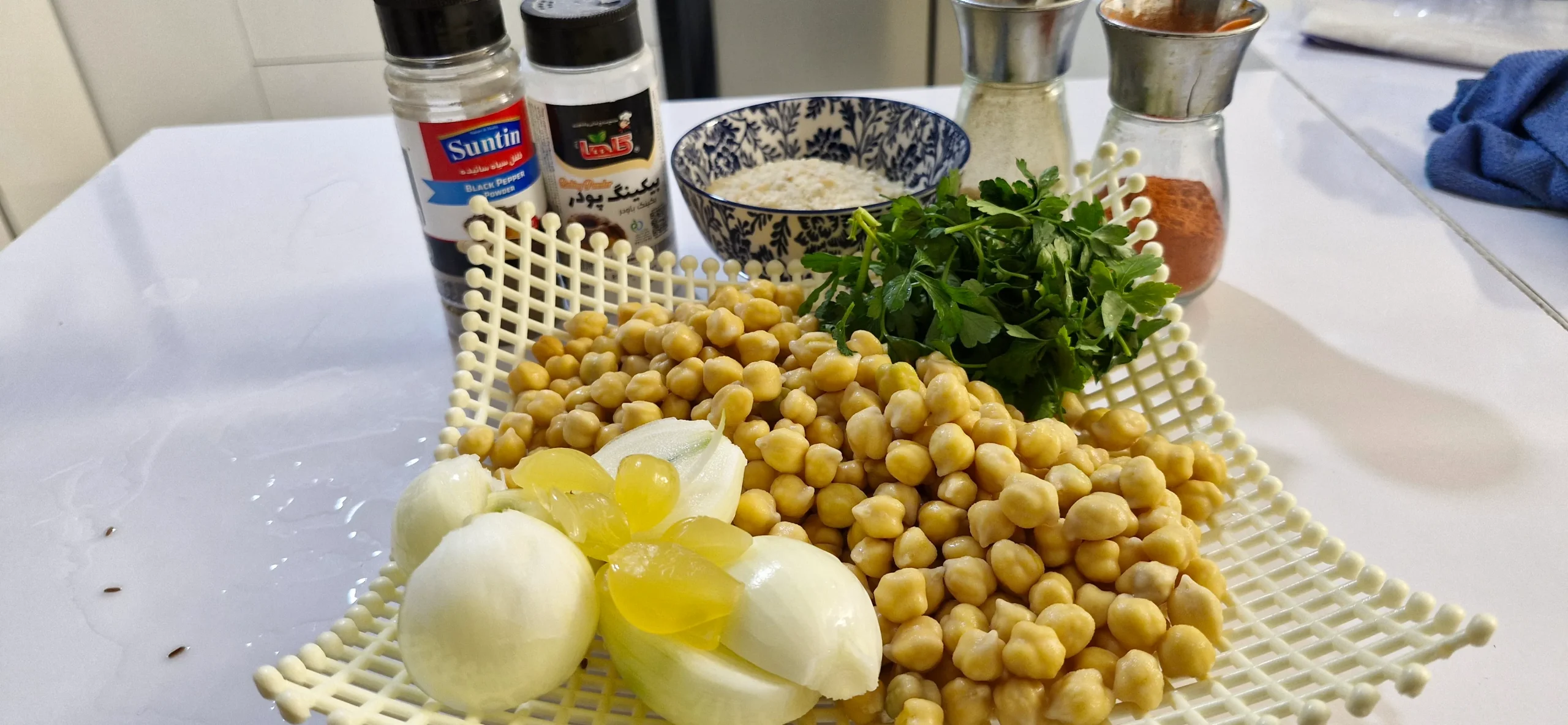 طرز تهیه فلافل جنوبی همراه نکات ترد و پفکی کردن برای علاقمندان به فلافل مواد لازم برای تهیه فلافل