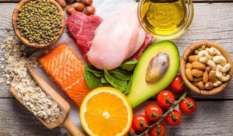 برای داشتن پوست خوب چی بخوریم؟ 7+6 خوراکی و راهکار