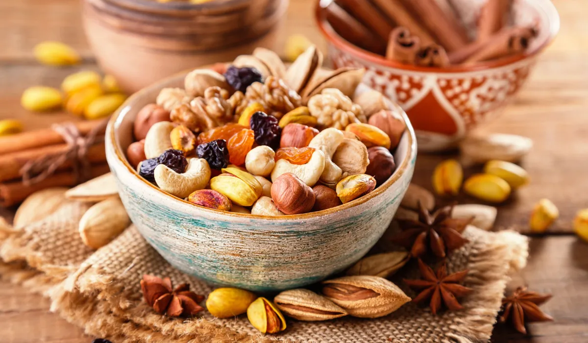 کلاهبرداری بزرگ در بازار آجیل لو رفت؛ چطور آجیل تقلبی را از اصل آن تشخیص دهیم؟ تشخیص آجیل خوب از بد؛ راهنمای کامل برای یک خرید مطمئن