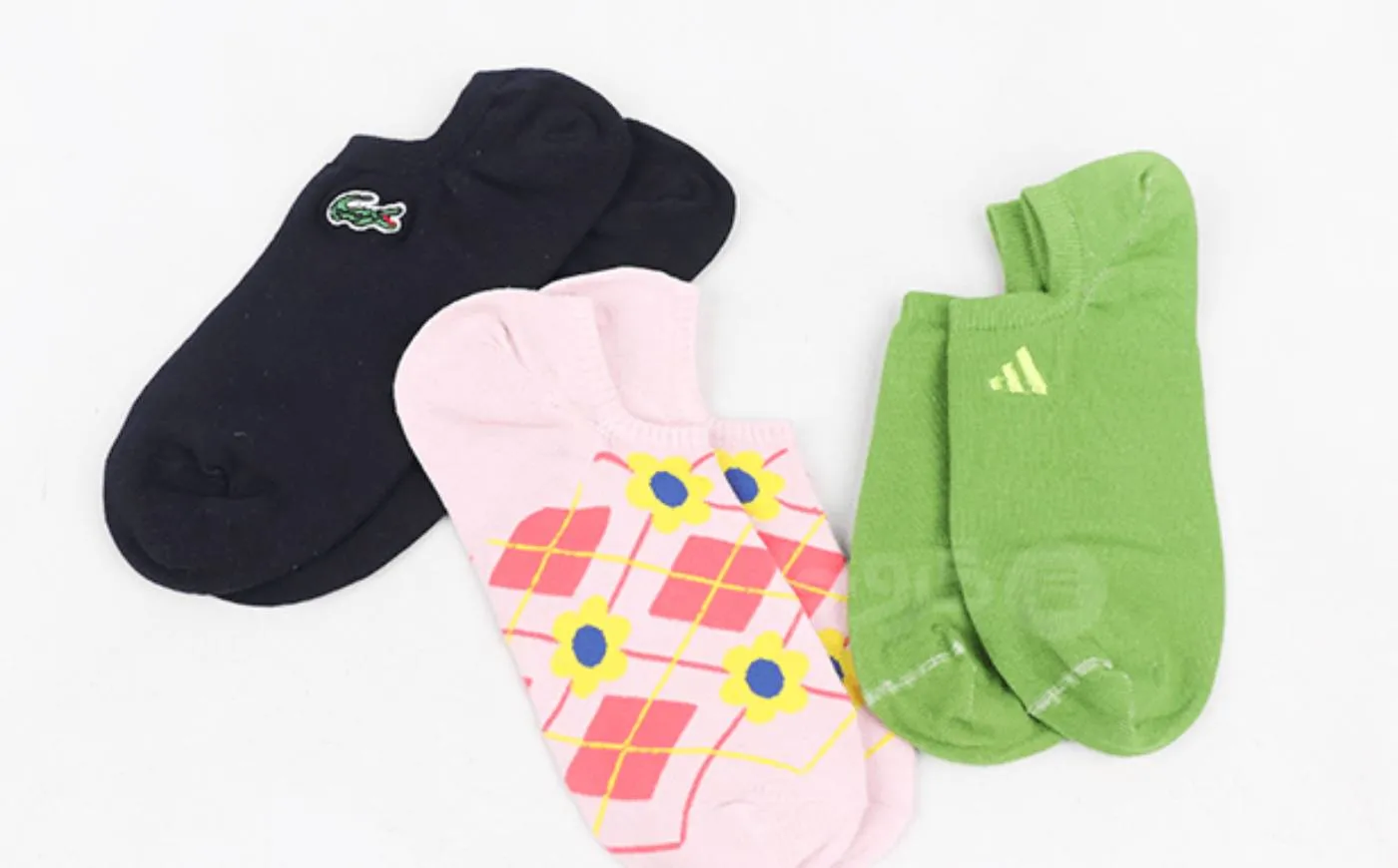 0 تا 100 نحوه صحیح شستن جوراب، نکاتی که هیچکس نمیداند! باید جورابها را براساس جنس پارچه (پنبهای، پشمی، نایلونی یا اسپرت) و رنگبندی (سفید، تیره و رنگی) جدا کرد.