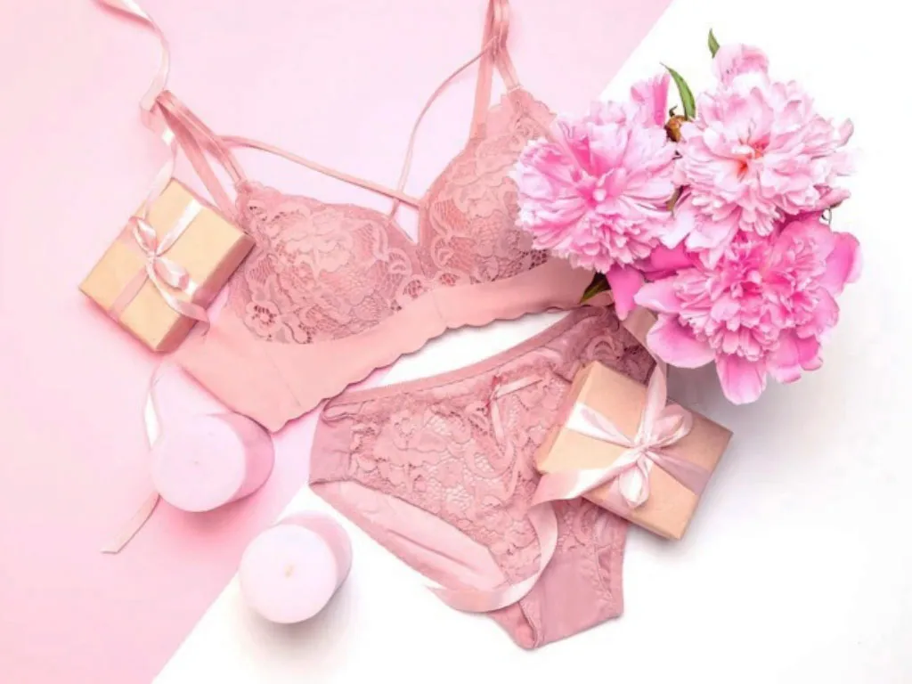 راز جذابیت استایل خانمها با شورت و سوتین توری ظریف و خوشدوخت با این شورت و سوتین توری حسابی دل پارتنرتون رو بلرزونید و عاشق خودتون کنید