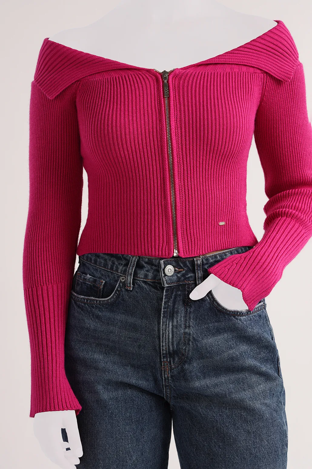 استایل مینیمال زنانه در زمستان؛ سادگی در عین شیک بودن ژاکت زنانه سارک