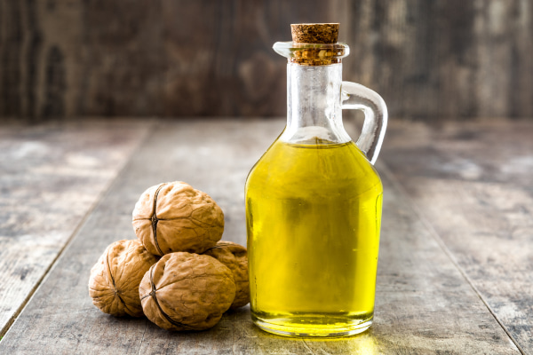 مهم ترین خواص روغن گردو برای زنانه که باور نمیکنید !! مهم ترین خواص روغن گردو برای زنانه که باور نمیکنید !!