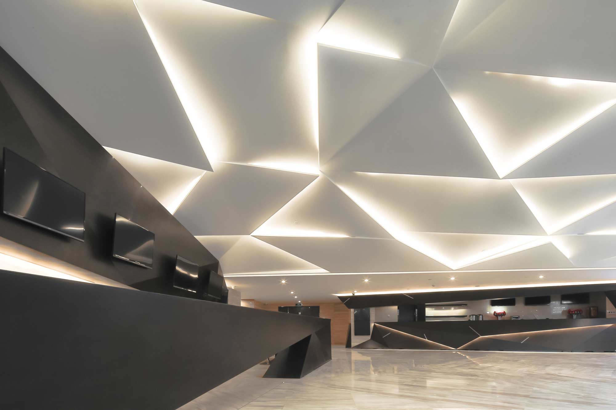 چرا بعضی سقف‌ها بعد از نصب صدا می‌دهند یا لق می‌شوند؟
