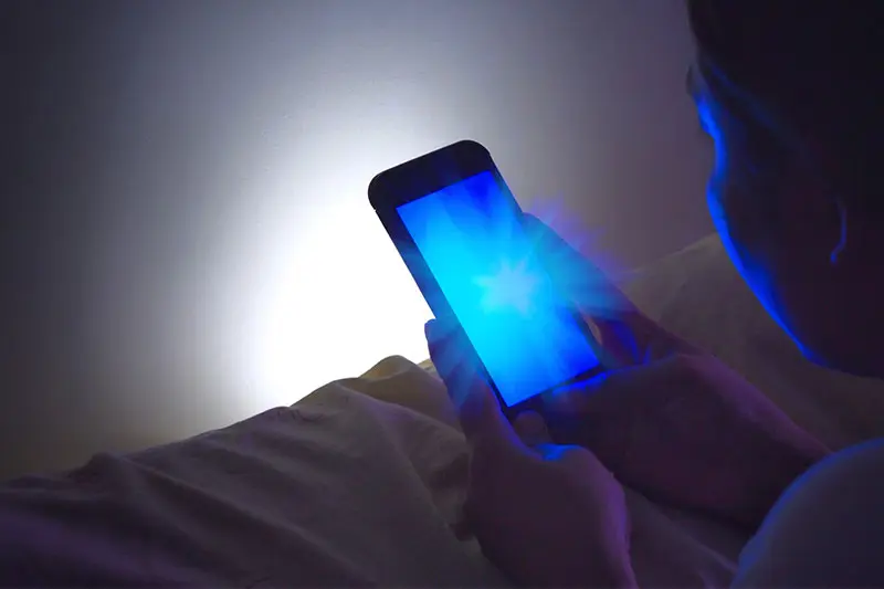 نور آبی ناشی از صفحه‌ها