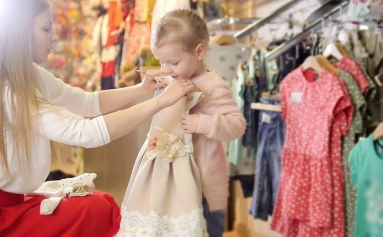 چرا خرید لباس برای کودکان در سن رشد یک چالش جدی است؟